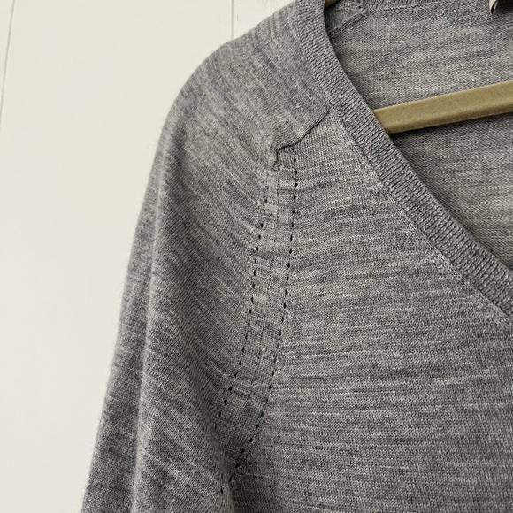 LOFT Gray V-Neck Wool Blend Sweater Size Medium - Picture 5 of 13